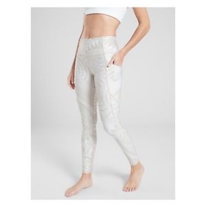 Athleta Salutation Zuma Stash Pocket 7/8 Pocket Tight